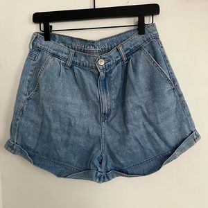 American Eagle Medium Wash Mom Short